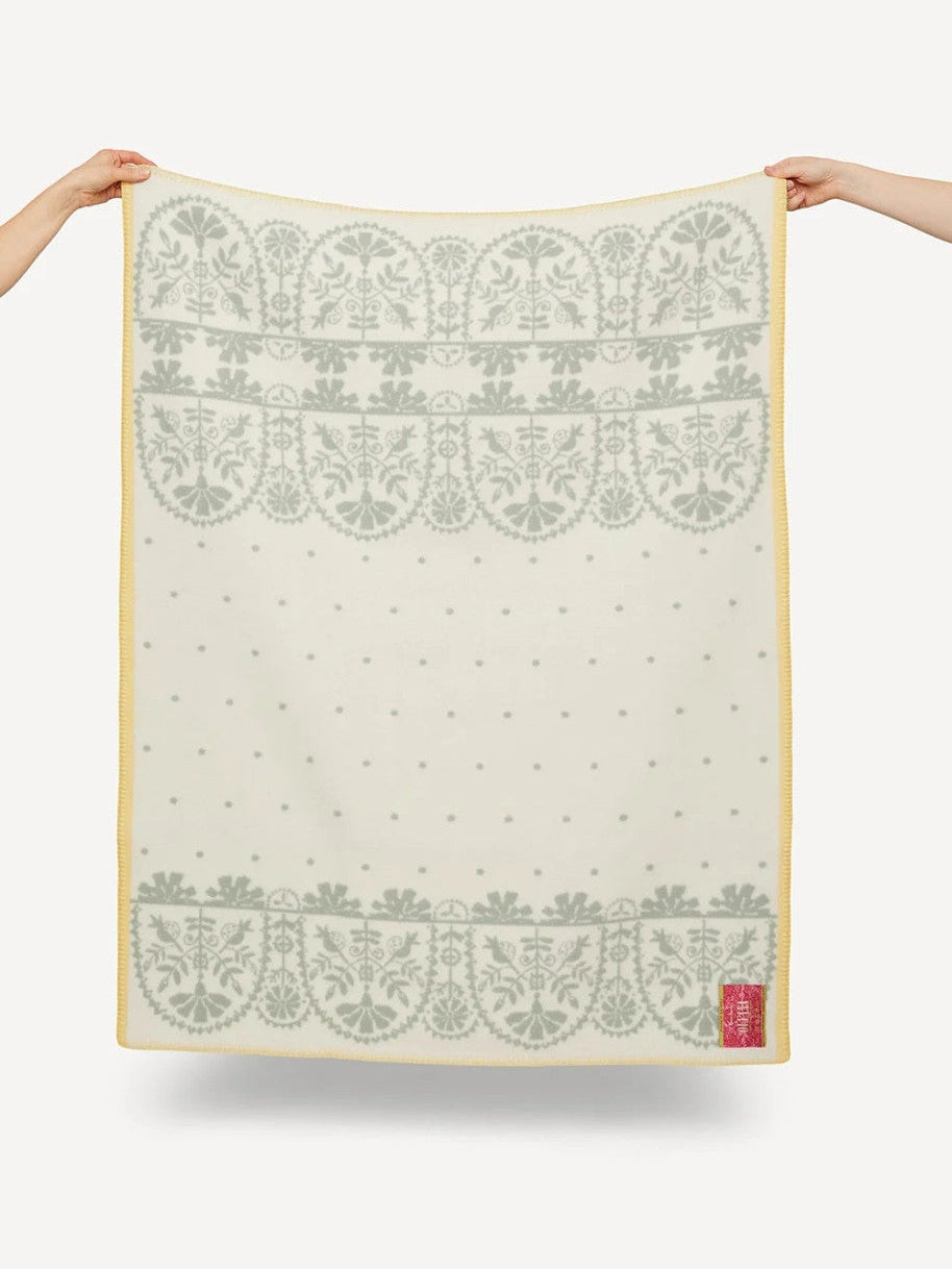 Oleana Lap/Baby Blanket, 208-F White