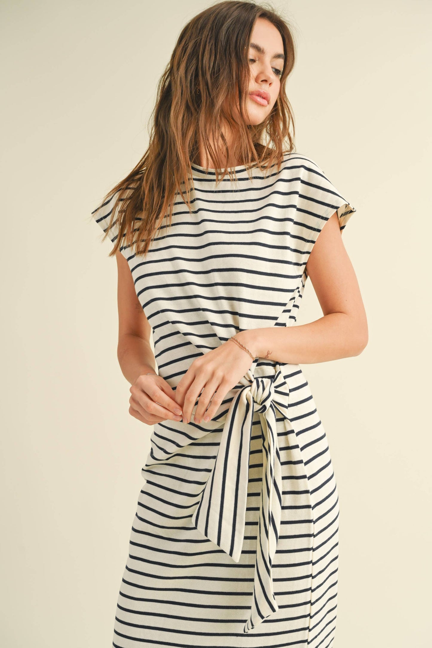 Stripe Pattern Detail Knit Dress: (White & Navy)
