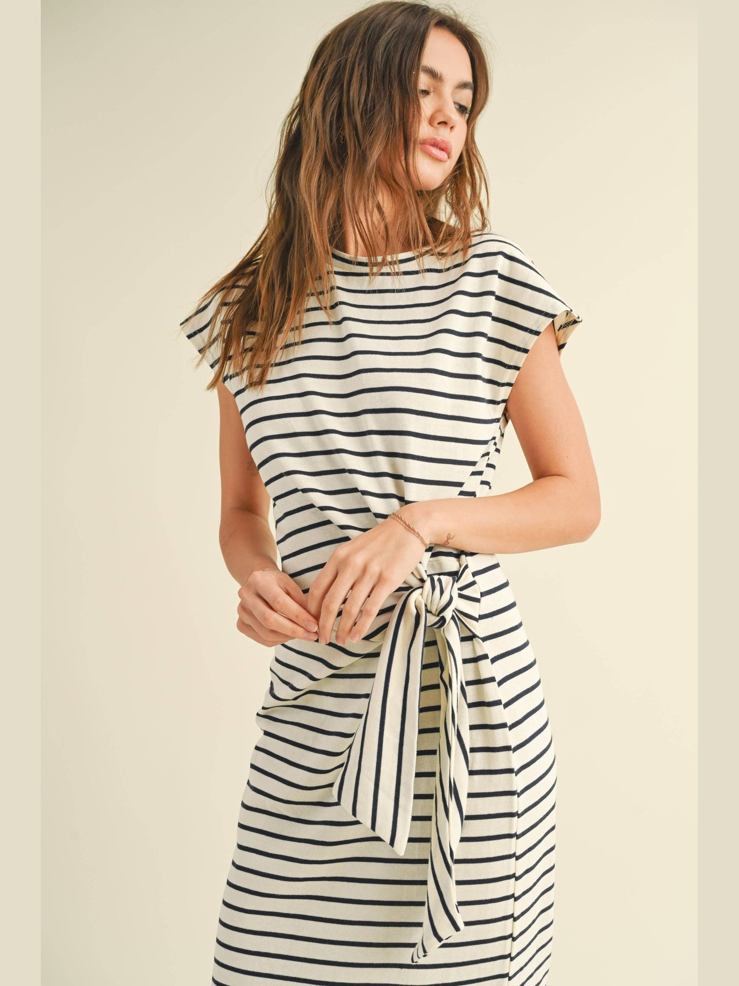 Stripe Pattern Detail Knit Dress: (White & Navy)