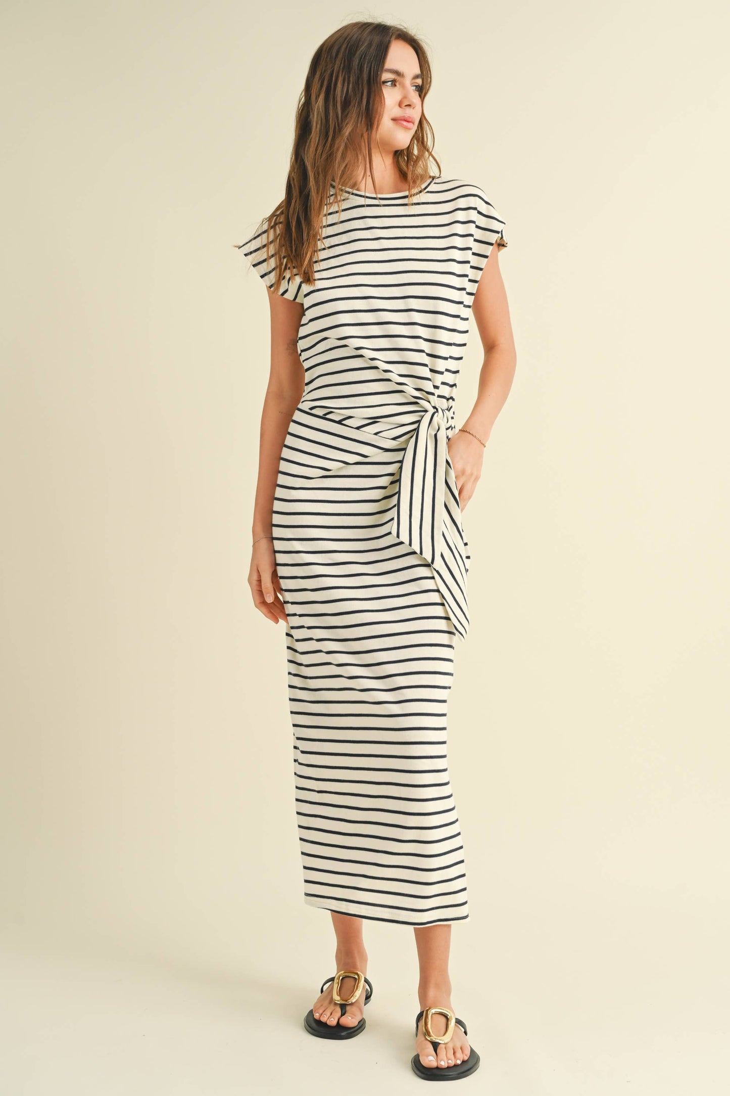 Stripe Pattern Detail Knit Dress: (White & Navy)