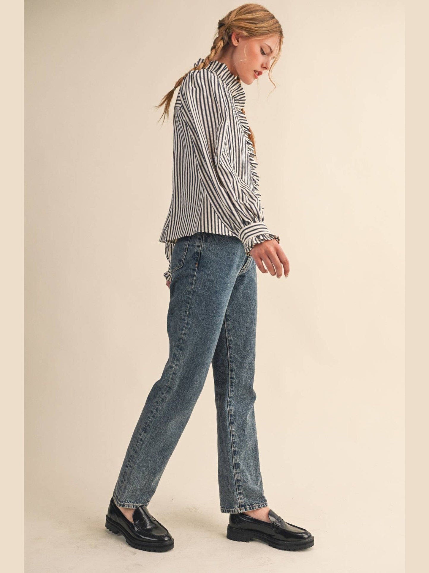 STRIPED RUFFLED BUTTON DOWN LONG SLEEVE TOP: Denim Blue Stripe