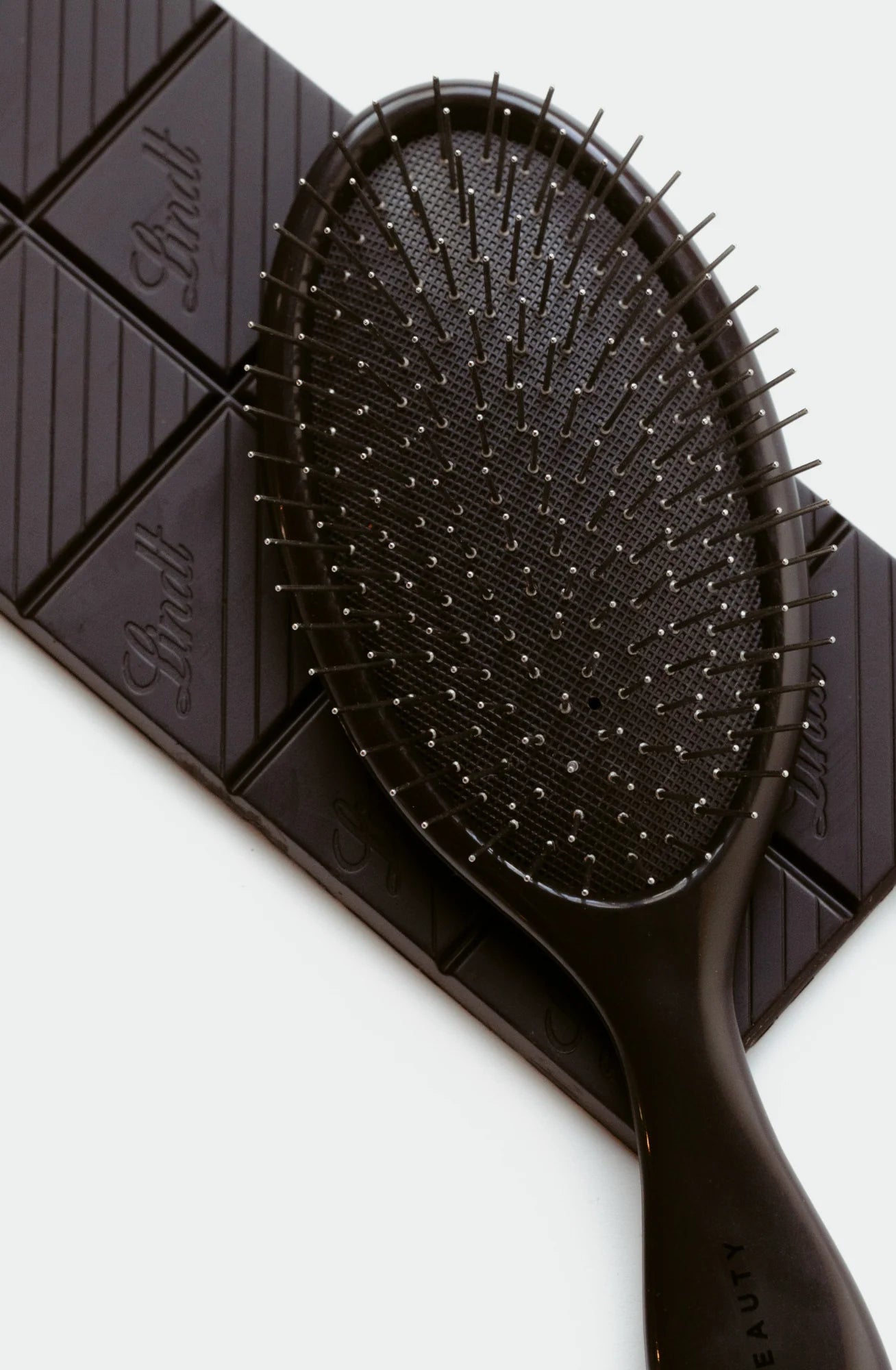 Glow Beauty Chocolate Brown Detangling Brush
