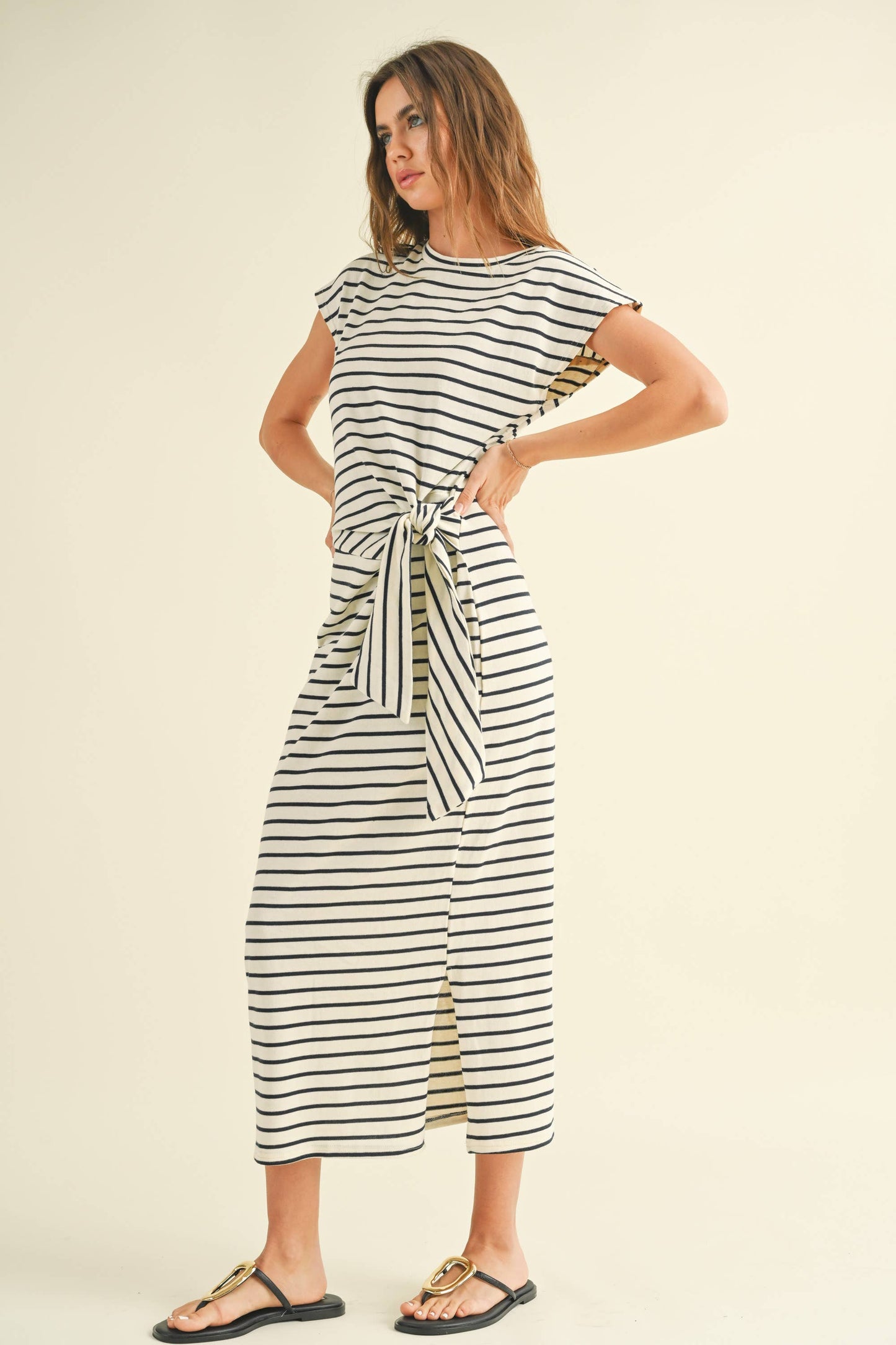 Stripe Pattern Detail Knit Dress: (White & Navy)