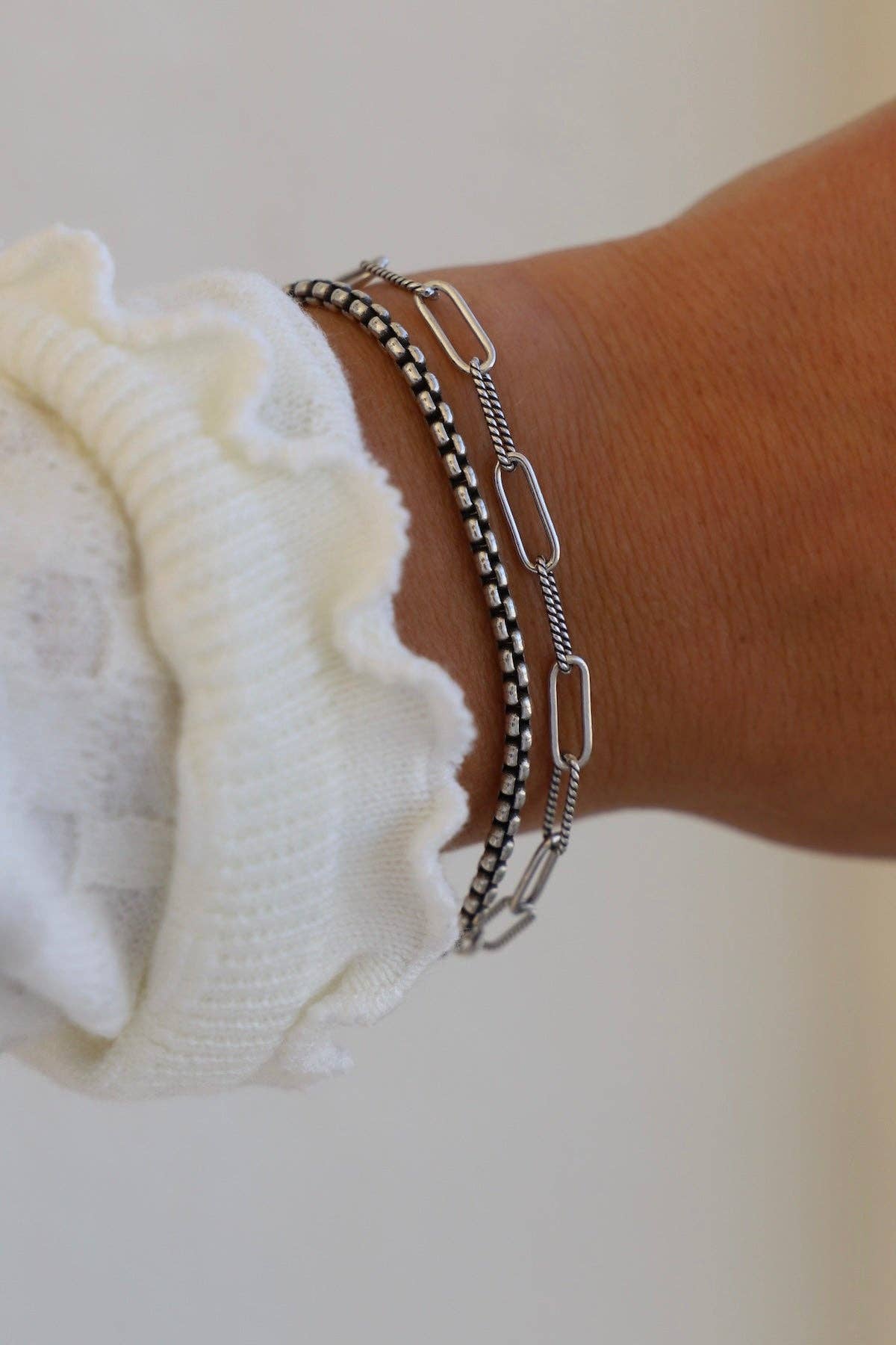 HOLLAND TWO TONE ROUND BOX CHAIN BRACELET: ANTIQUE SILVER