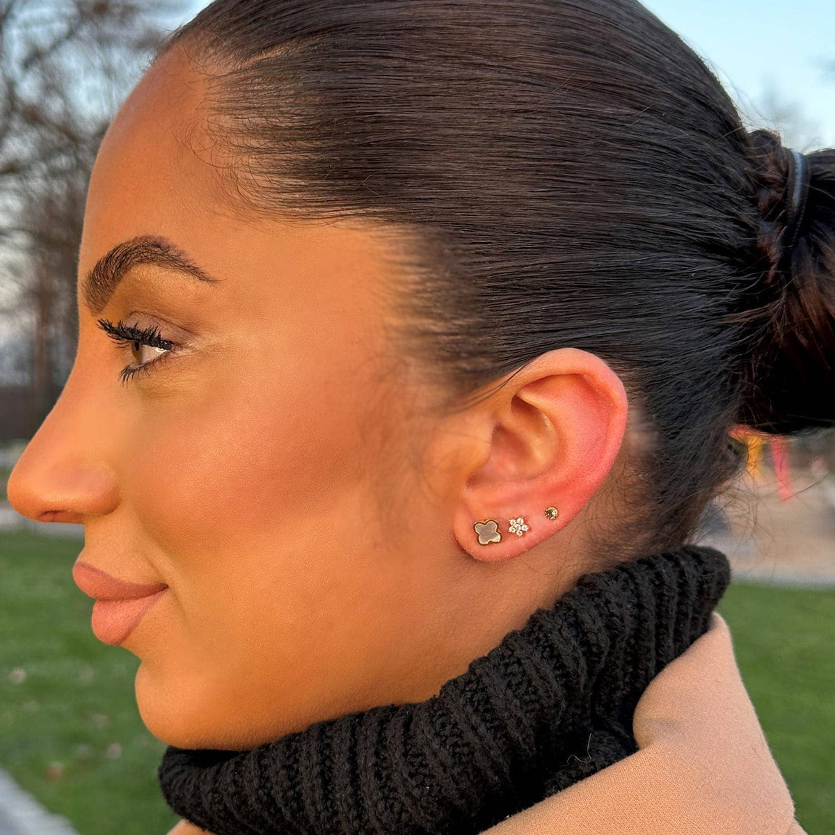 Clover pearl stud earrings | 18K gold plated: Gold