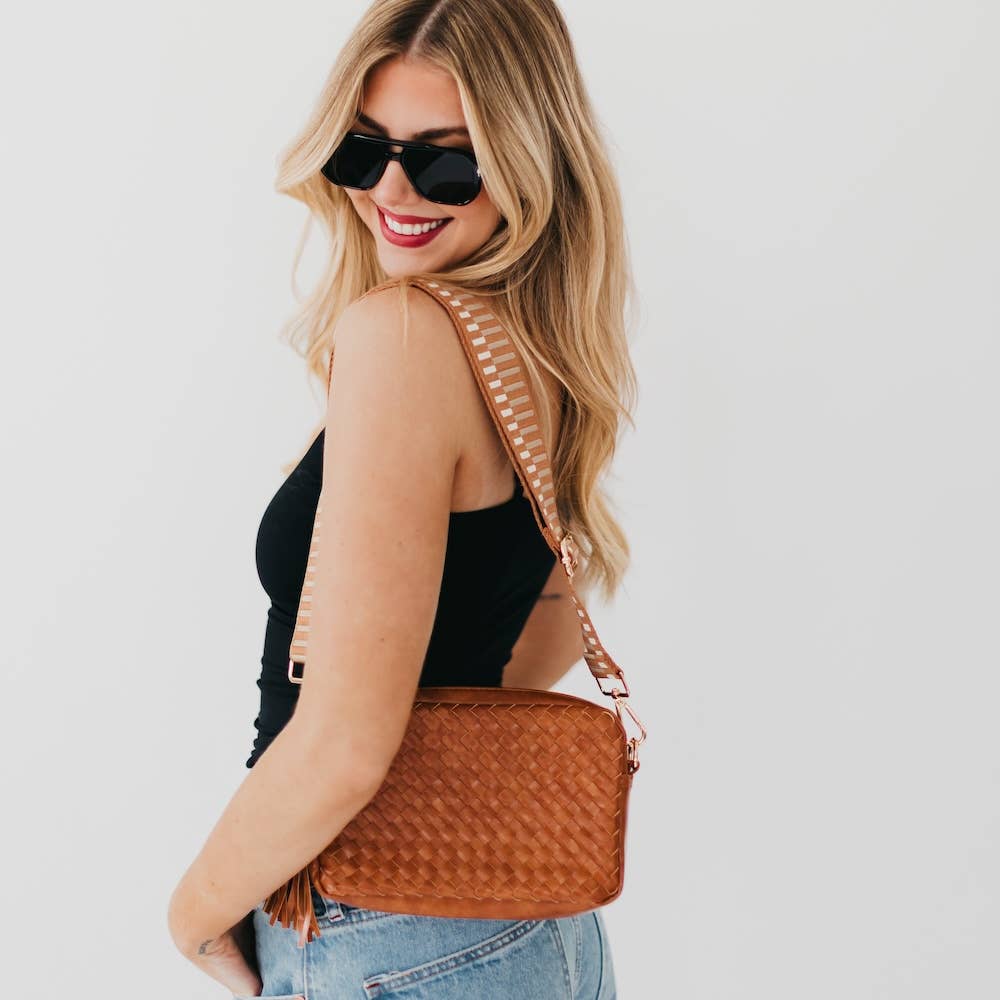 Woven Willow Camera Crossbody Bag: Brown