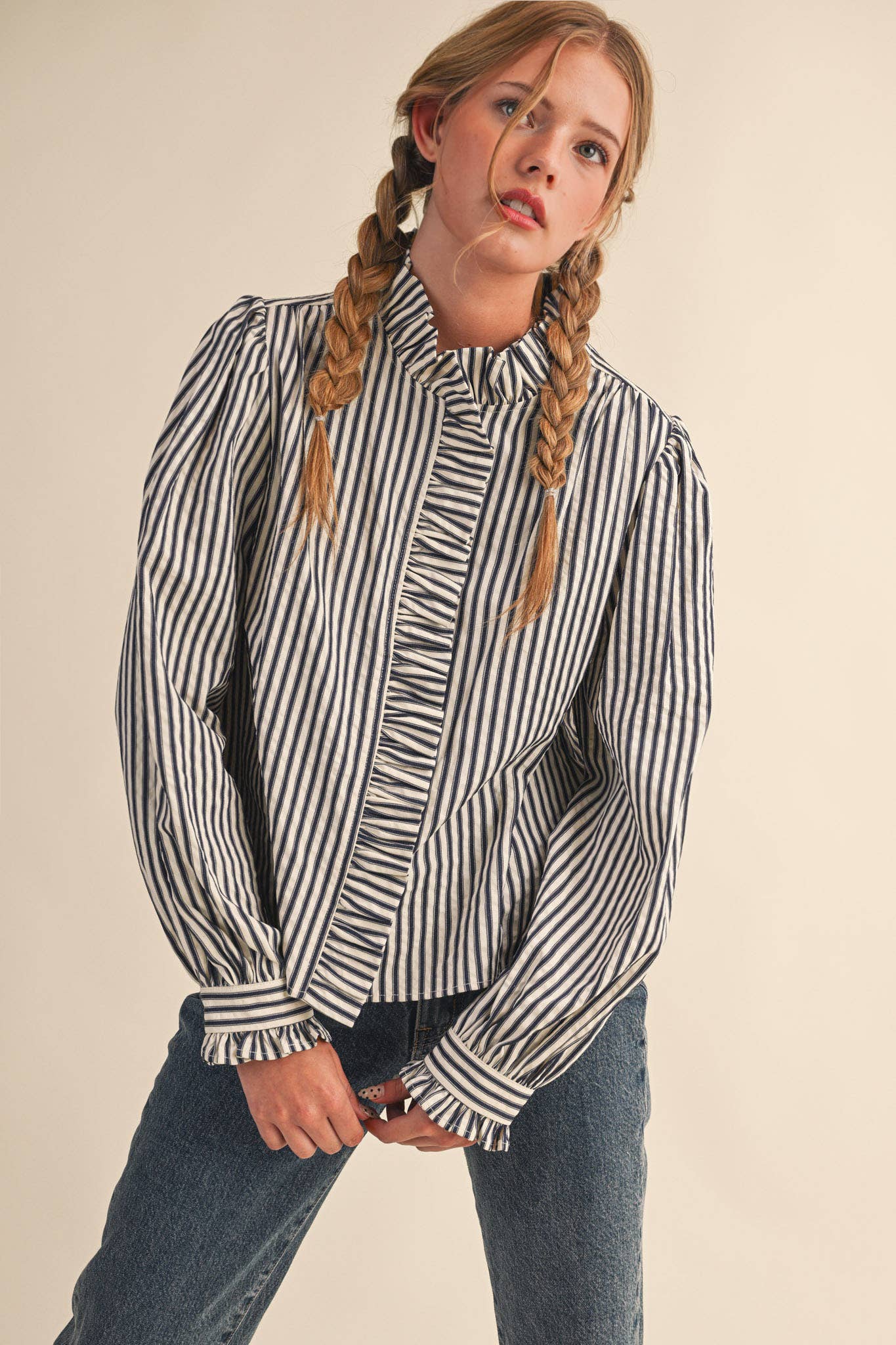 STRIPED RUFFLED BUTTON DOWN LONG SLEEVE TOP: Denim Blue Stripe