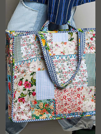 Blue-Bound Artisanal Illusion Patchwork Shopper Bag: IVORY/BLUE / Os