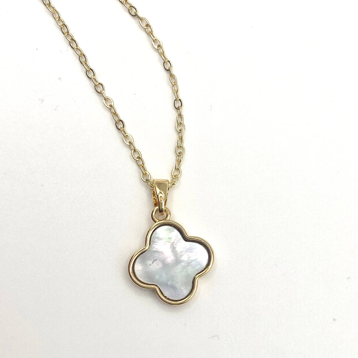 Mother of pearl clover necklace dainty: Gold