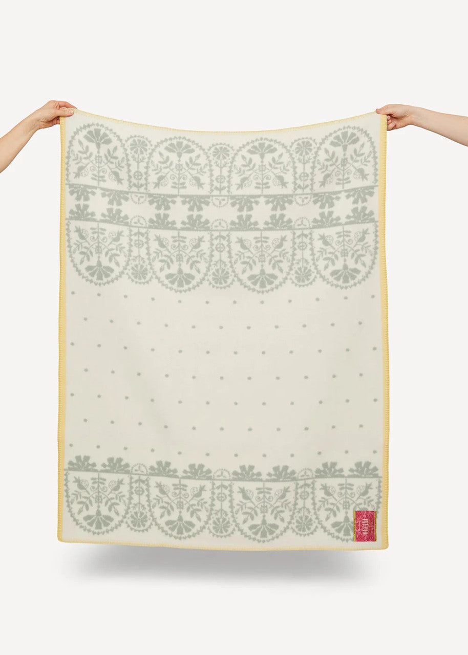 Oleana Lap/Baby Blanket, 208-F White