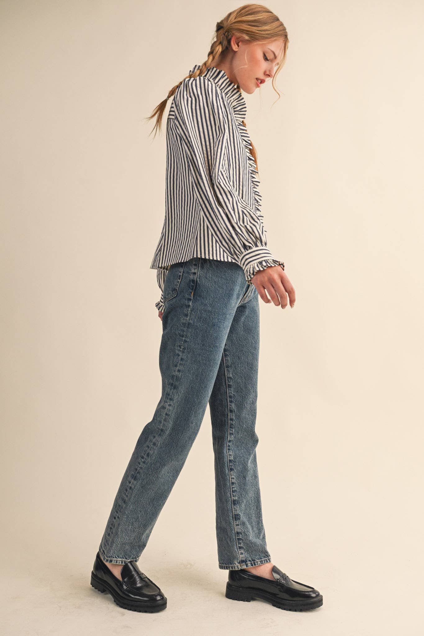 STRIPED RUFFLED BUTTON DOWN LONG SLEEVE TOP: Denim Blue Stripe
