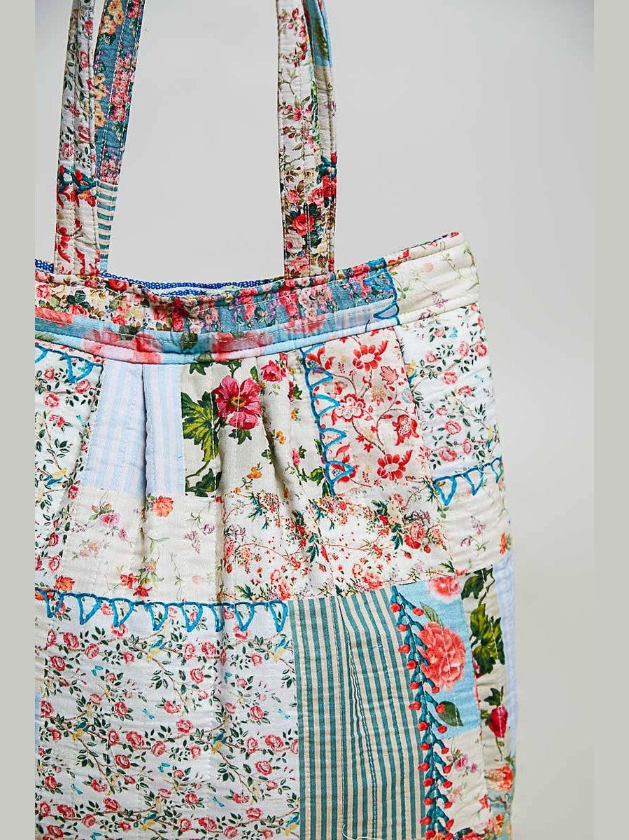Quilted Patchwork Print Shoulder Tote Bag: IVORY/BLUE / Os