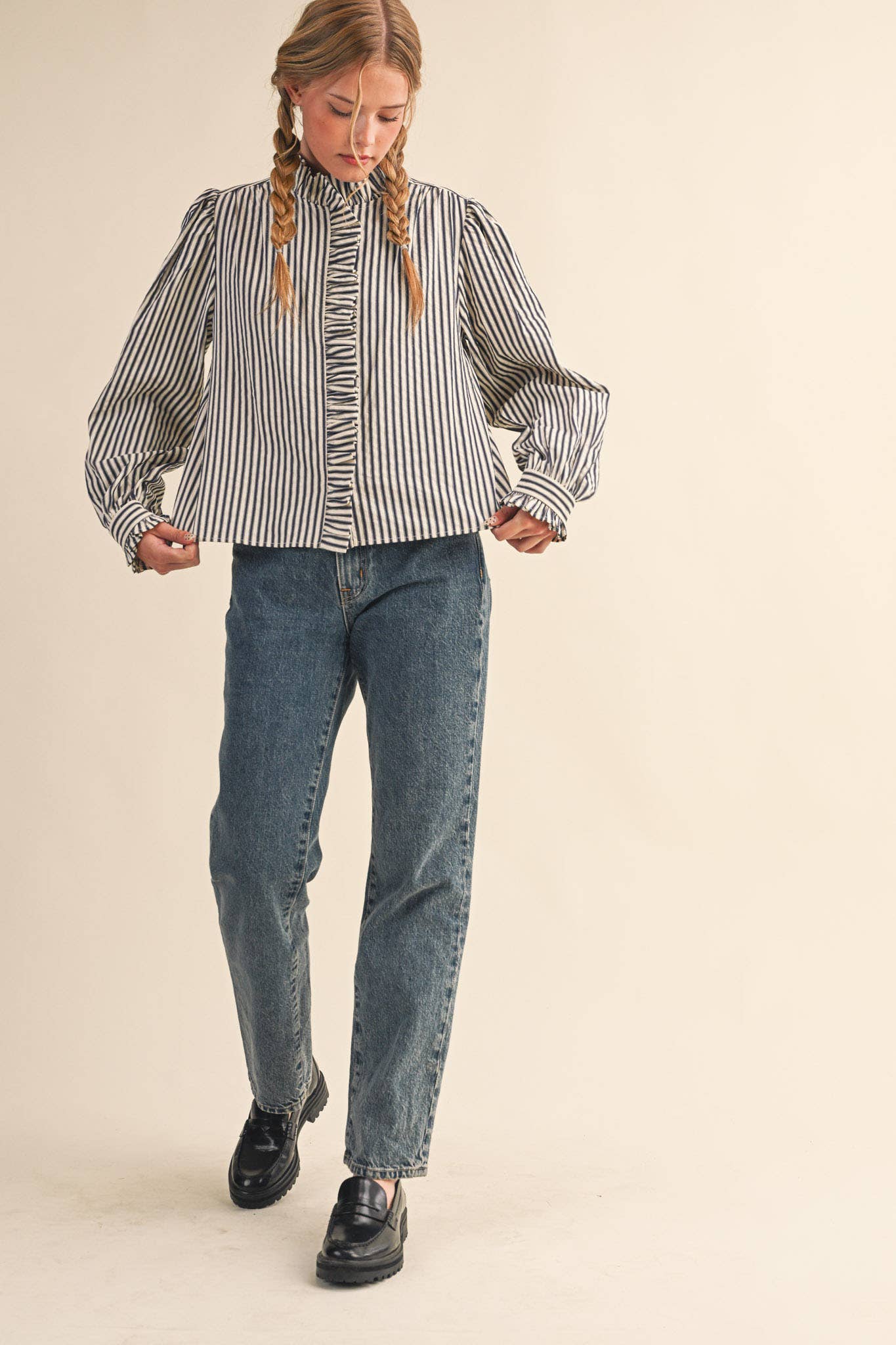 STRIPED RUFFLED BUTTON DOWN LONG SLEEVE TOP: Denim Blue Stripe