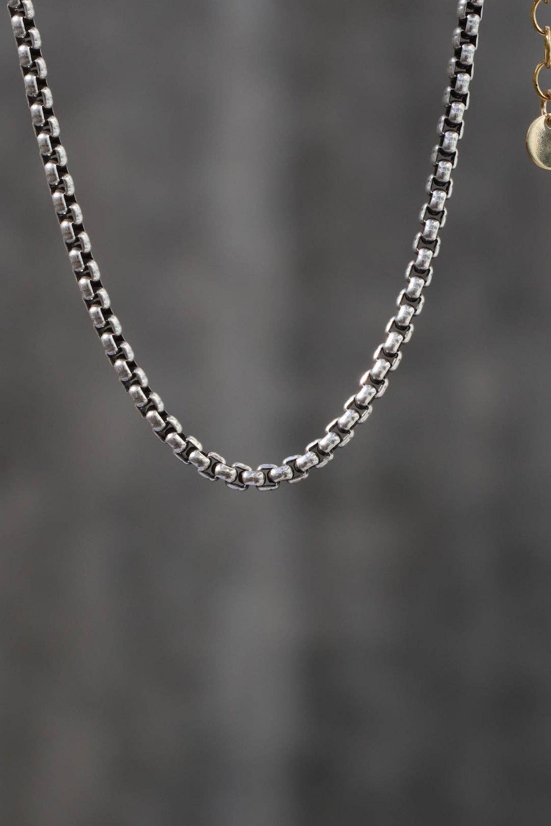HOLLAND TWO TONE ROUND BOX CHAIN BRACELET: ANTIQUE SILVER