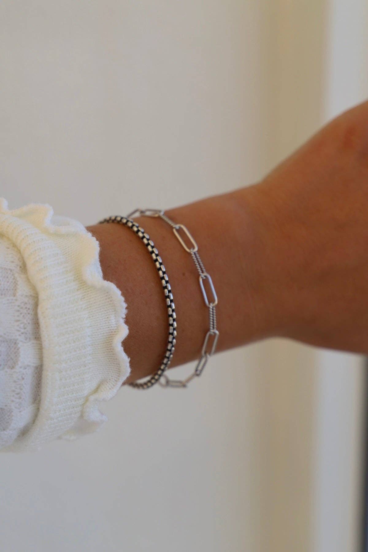 HOLLAND TWO TONE ROUND BOX CHAIN BRACELET: ANTIQUE SILVER