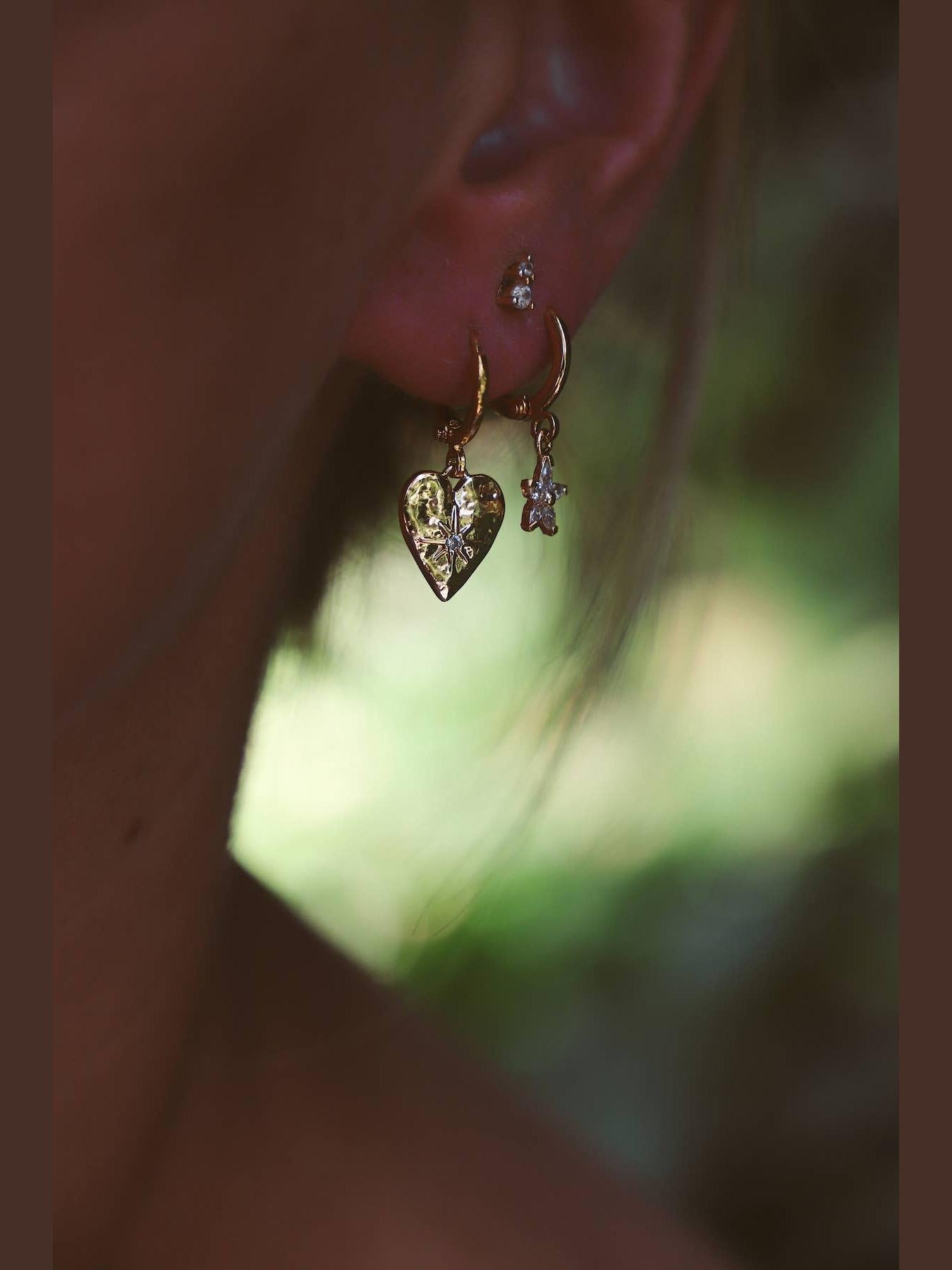 STARBURST HEART HUGGIES: Gold