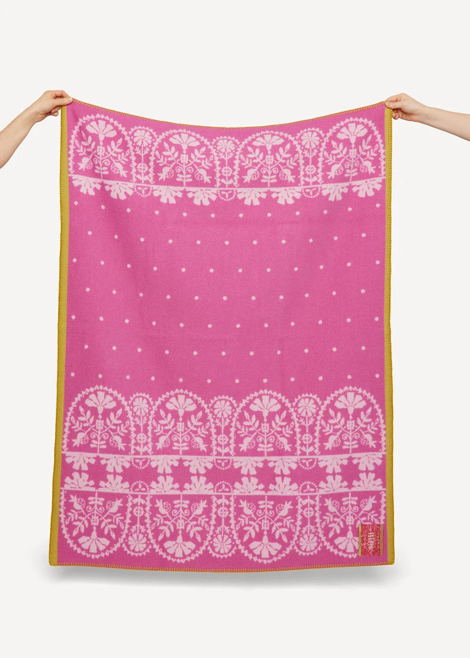 Oleana Lap/Baby Blanket, 208-V Light Pink
