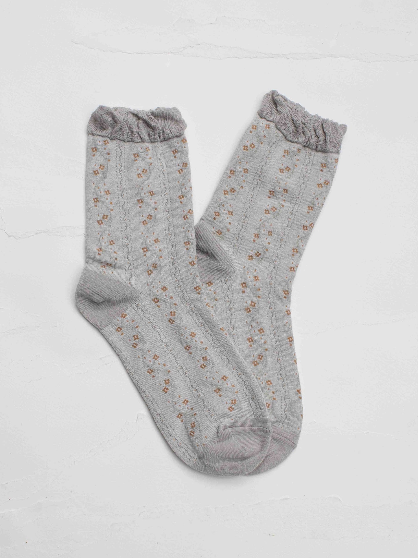 Vintage Floral Vine Crew Socks: Pink