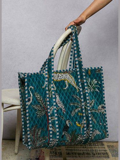 Quilted Large Everyday Tote Bag: Black / OS