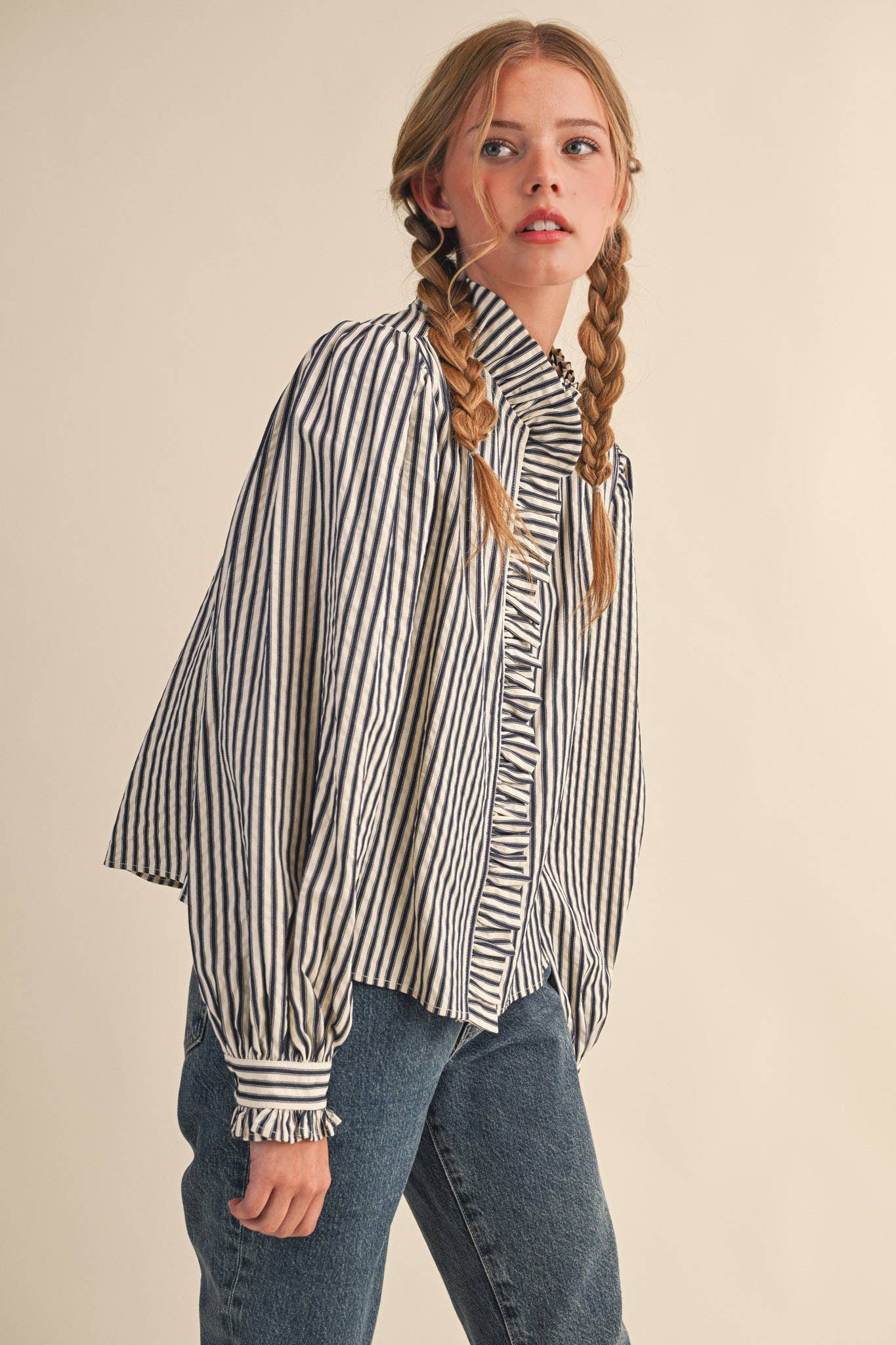 STRIPED RUFFLED BUTTON DOWN LONG SLEEVE TOP: Denim Blue Stripe
