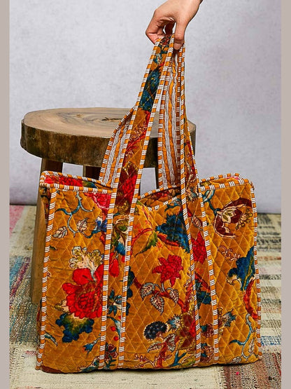Quilted Large Everyday Tote Bag: Black / OS