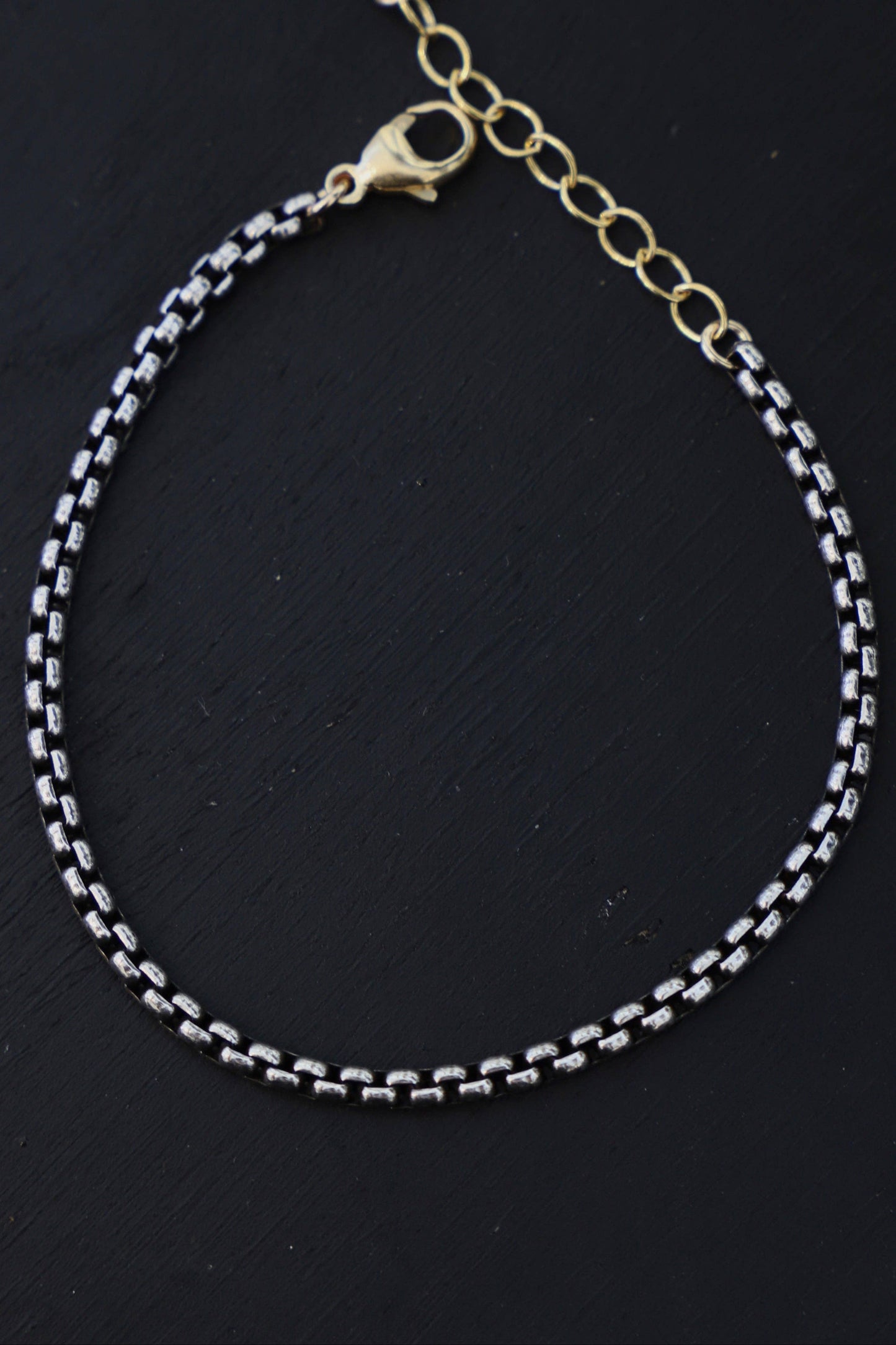 HOLLAND TWO TONE ROUND BOX CHAIN BRACELET: ANTIQUE SILVER
