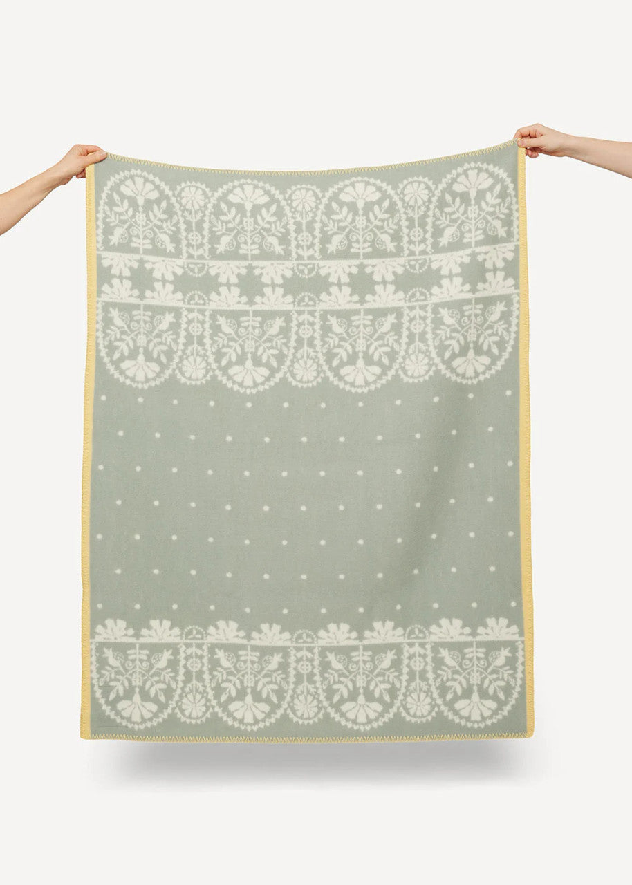 Oleana Lap/Baby Blanket, 208-F White