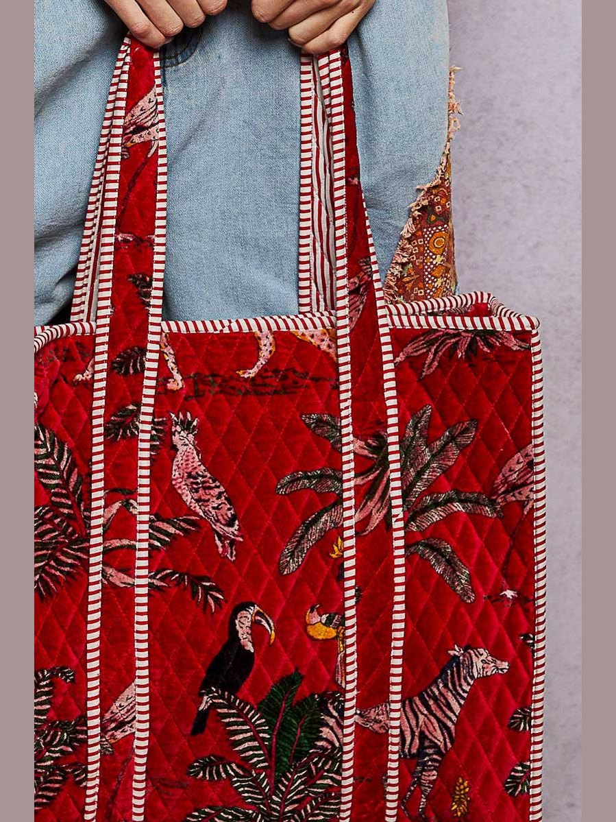 Quilted Large Everyday Tote Bag: Black / OS