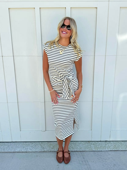 Stripe Pattern Detail Knit Dress: (White & Navy)