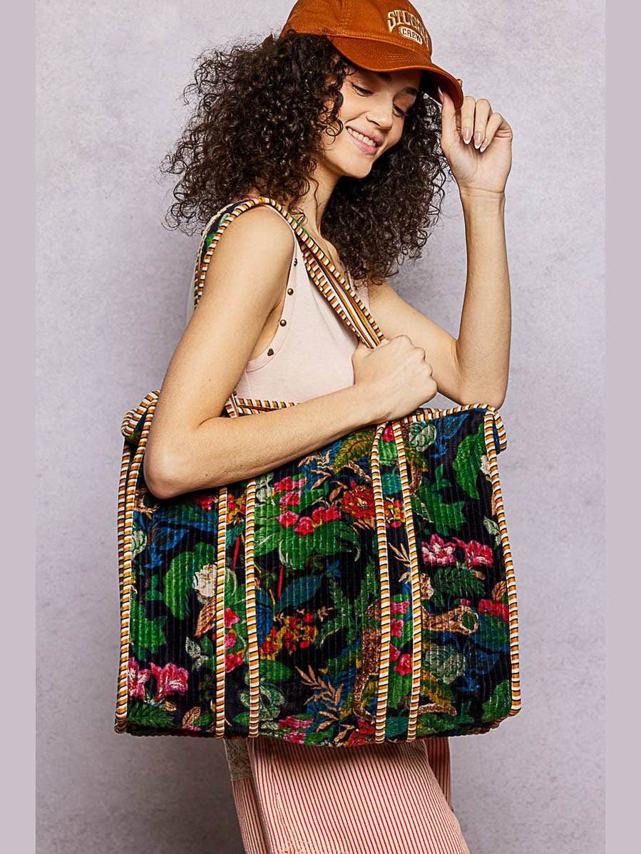 Quilted Large Everyday Tote Bag: Black / OS