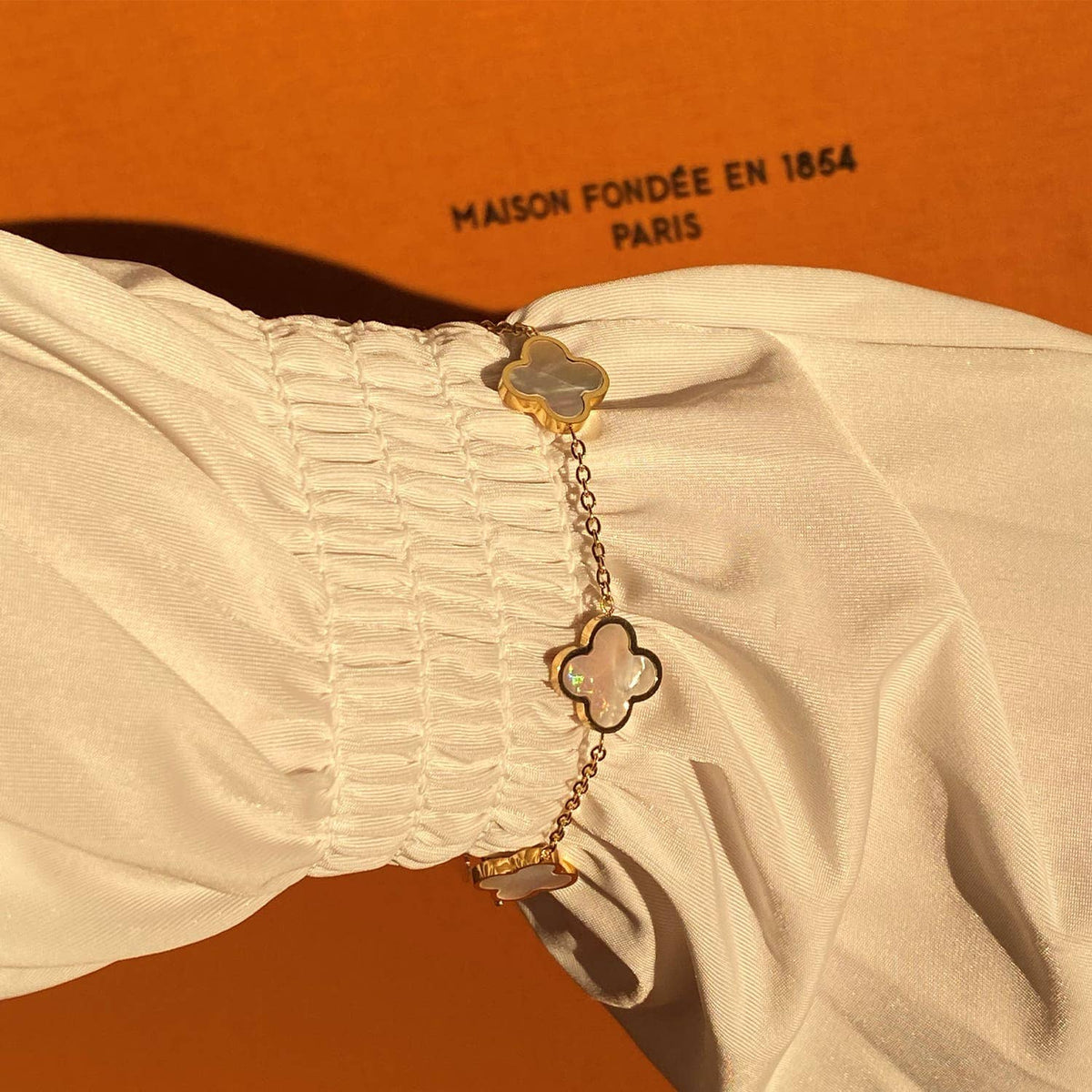 Clover Mother of Pearl Bracelet | 18K Gold Plated: Gold