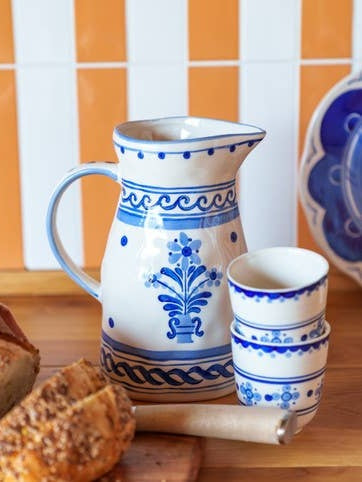 Majolica jug 21 cm