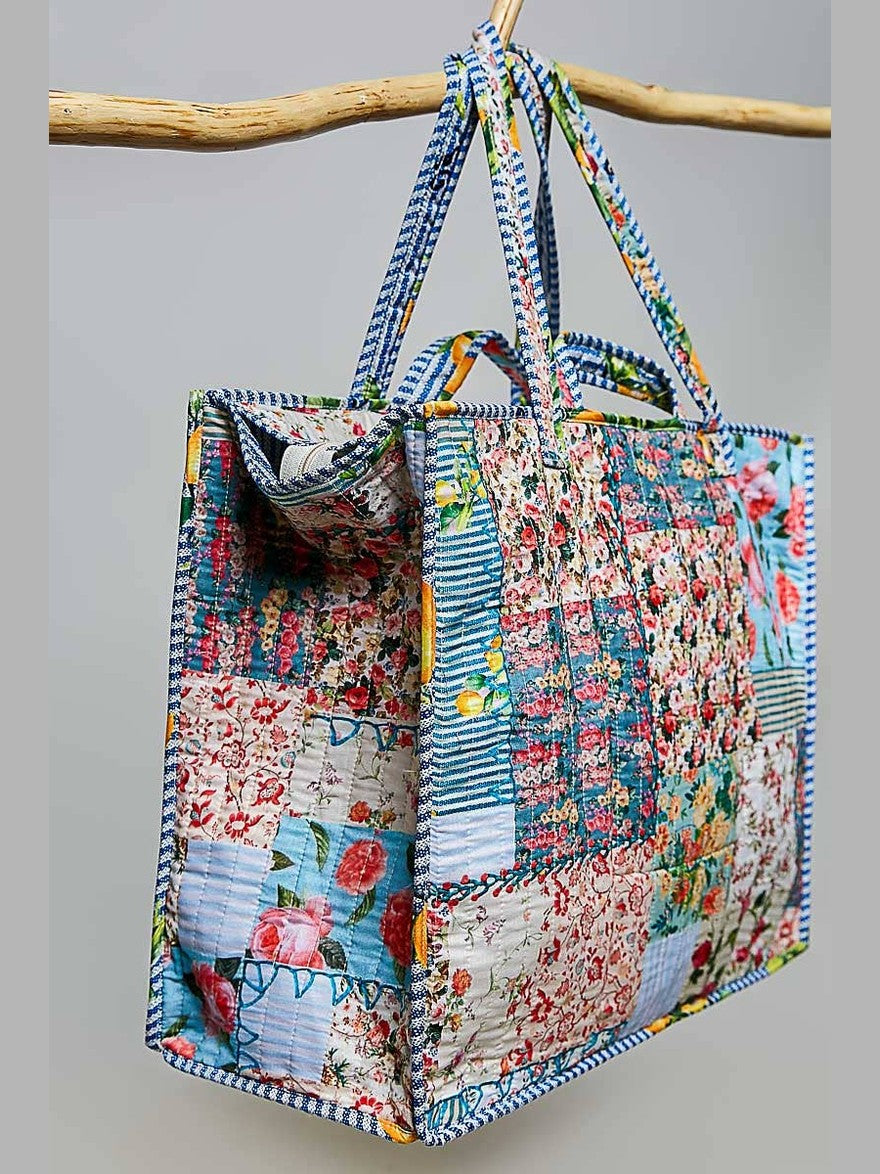 Blue-Bound Artisanal Illusion Patchwork Shopper Bag: IVORY/BLUE / Os