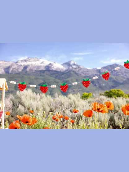 STW1102 - Felt Strawberry Banner