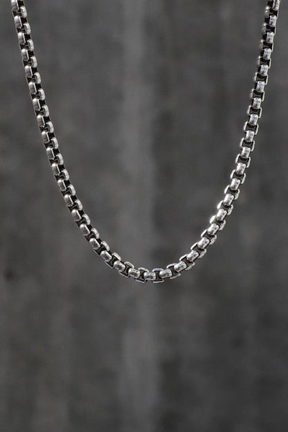 HOLLAND TWO TONE ROUND BOX CHAIN BRACELET: ANTIQUE SILVER