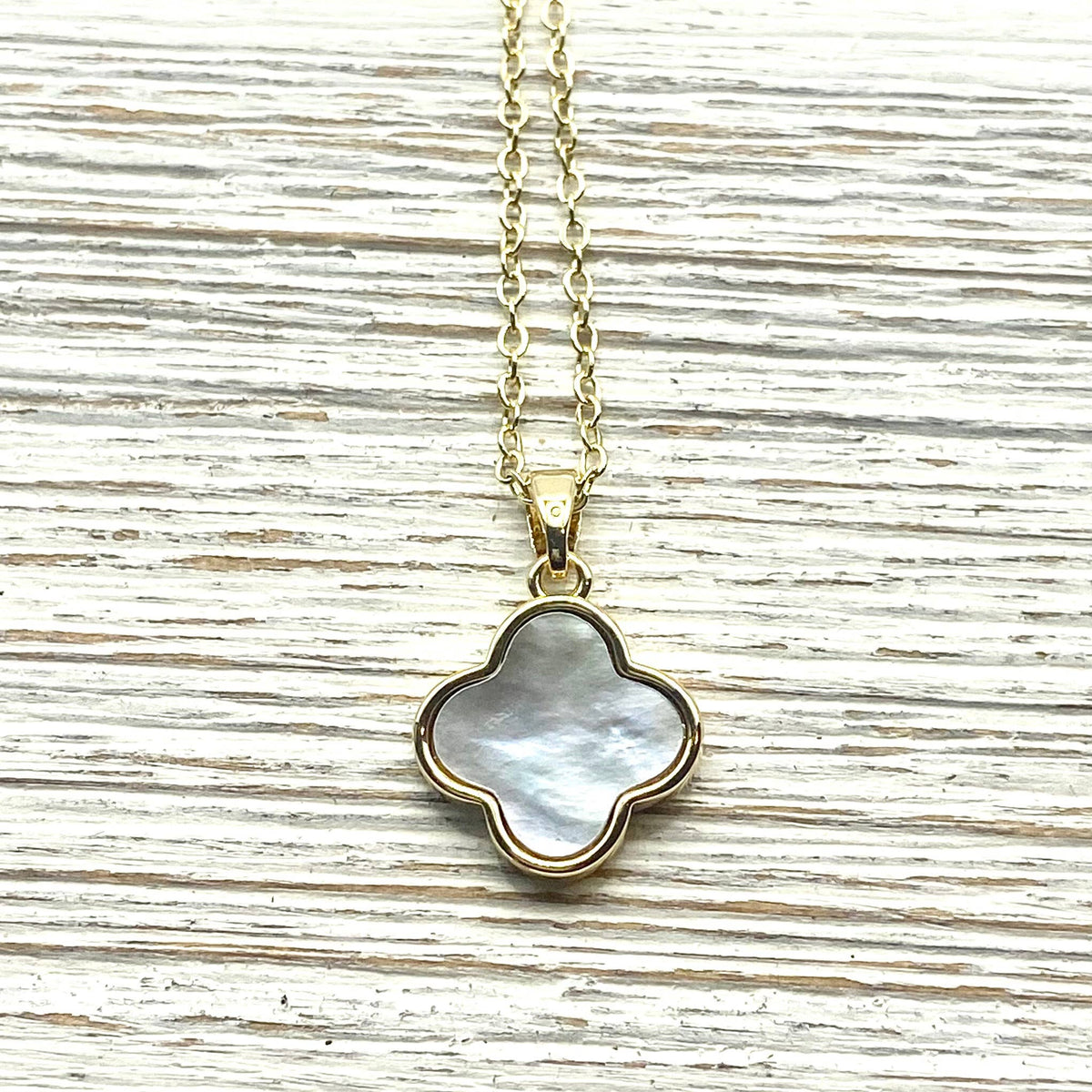 Mother of pearl clover necklace dainty: Gold