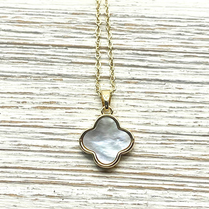 Mother of pearl clover necklace dainty: Gold