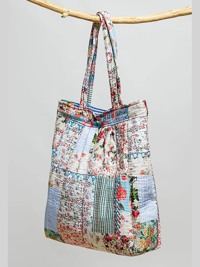 Quilted Patchwork Print Shoulder Tote Bag: IVORY/BLUE / Os