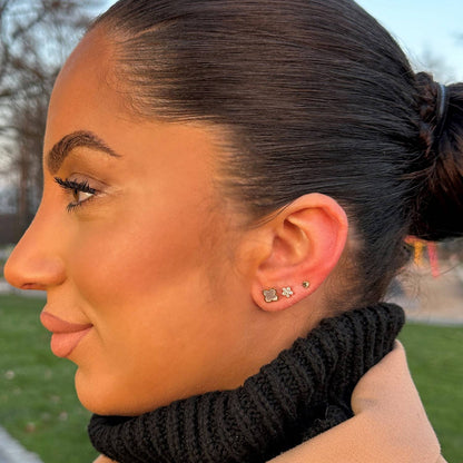Clover pearl stud earrings | 18K gold plated: Gold